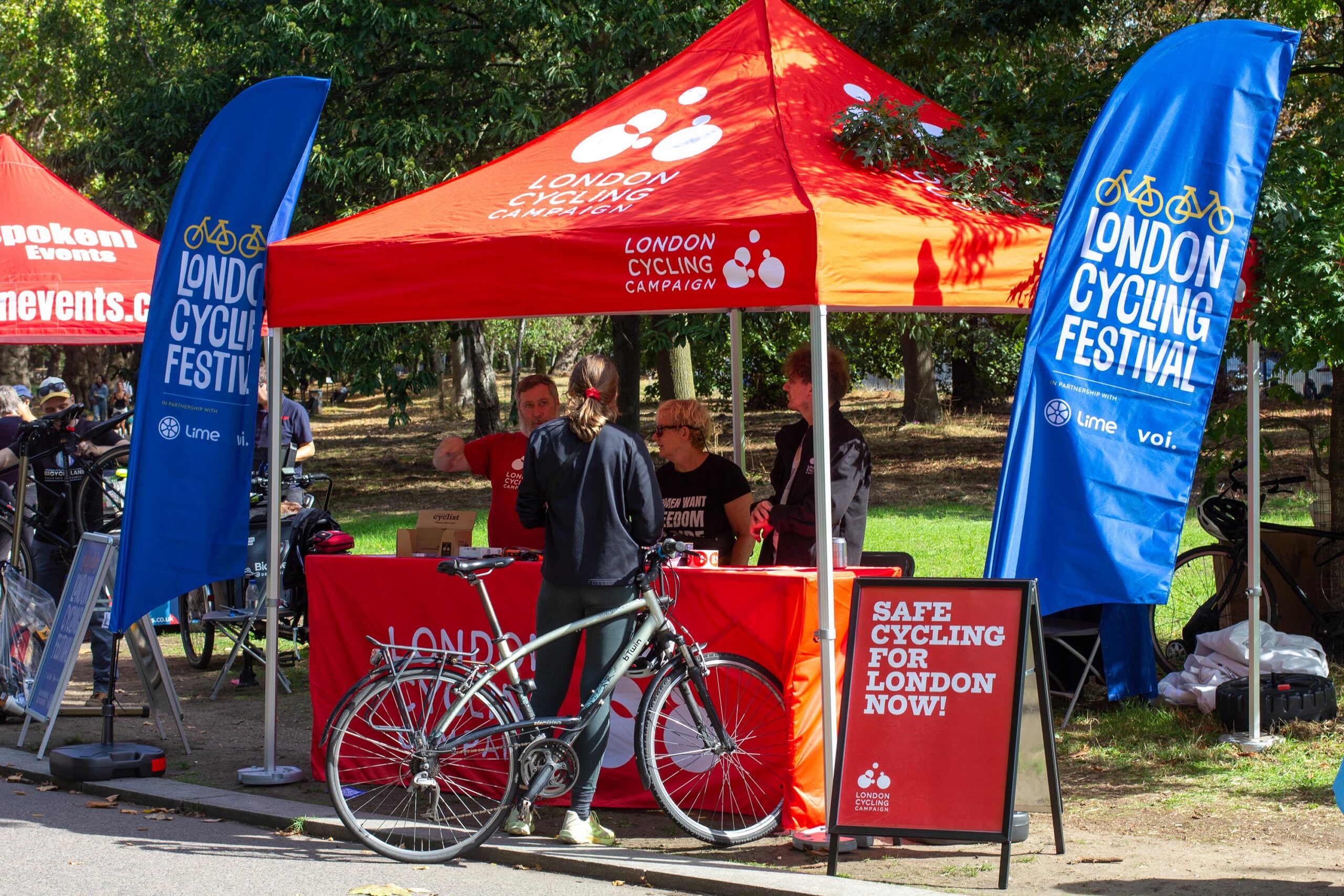 lcc26_lcf26_th_stand